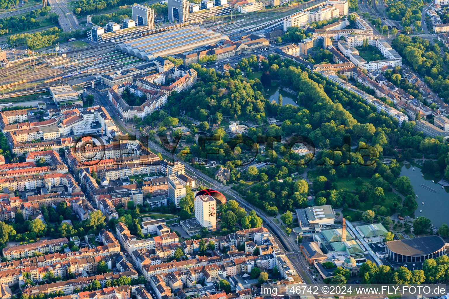 Leonardo Hotel Karlsruhe at the Zoological Garden with paraglider in the district Südstadt in Karlsruhe in the state Baden-Wuerttemberg, Germany