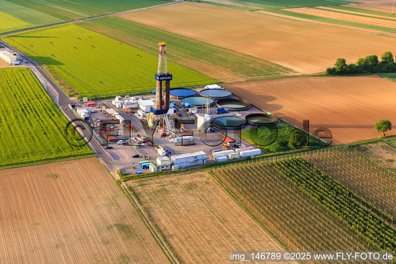 Oblique view of Drilling site of the deep drilling rig V20 of Vercana GmbH for Vulcan Energy at Schleidberg for the extraction of geothermal energy and lithium in Insheim in the state Rhineland-Palatinate, Germany
