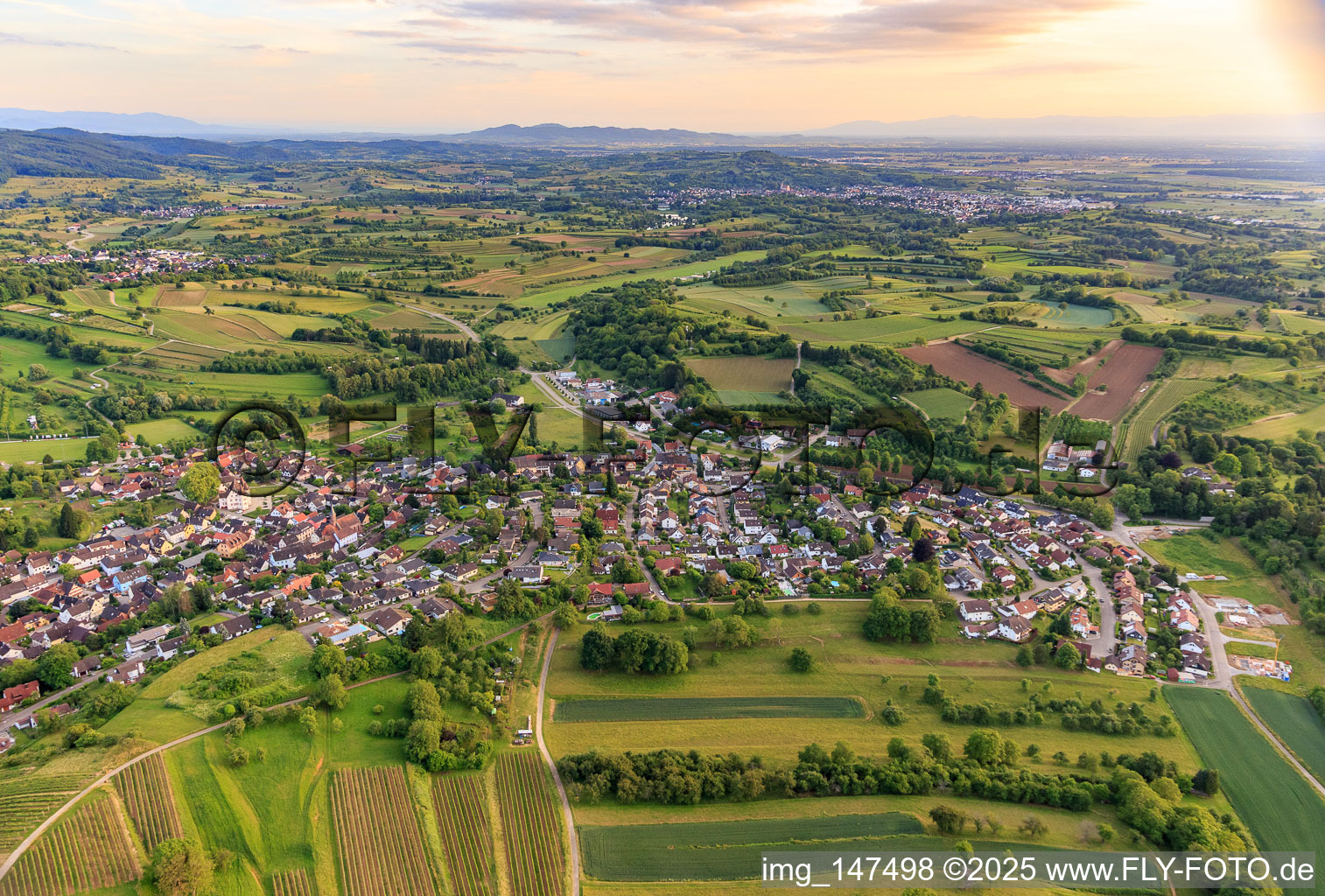 Oblique view of Village view from the northwest with Schmieheim Castle in the district Schmieheim in Kippenheim in the state Baden-Wuerttemberg, Germany