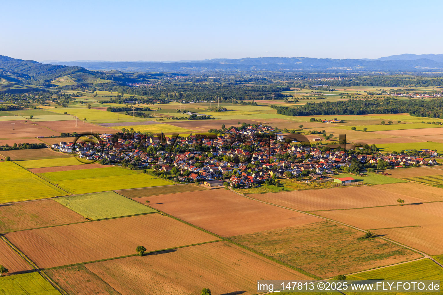 Village view from the southwest in the district Gündlingen in Breisach am Rhein in the state Baden-Wuerttemberg, Germany