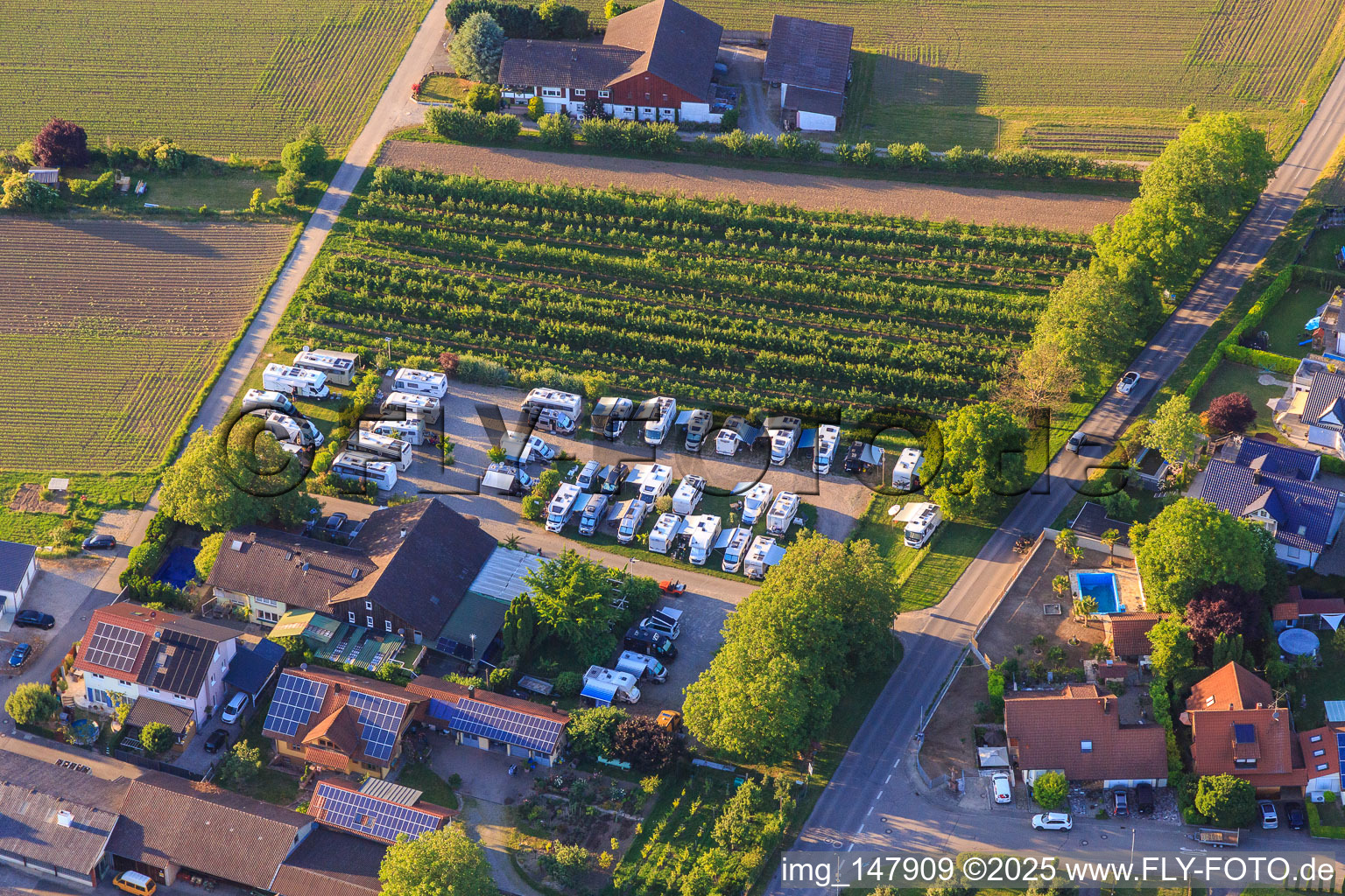 Motorhome parking space Gutsschenke zur Scheune in the district Jechtingen in Sasbach am Kaiserstuhl in the state Baden-Wuerttemberg, Germany