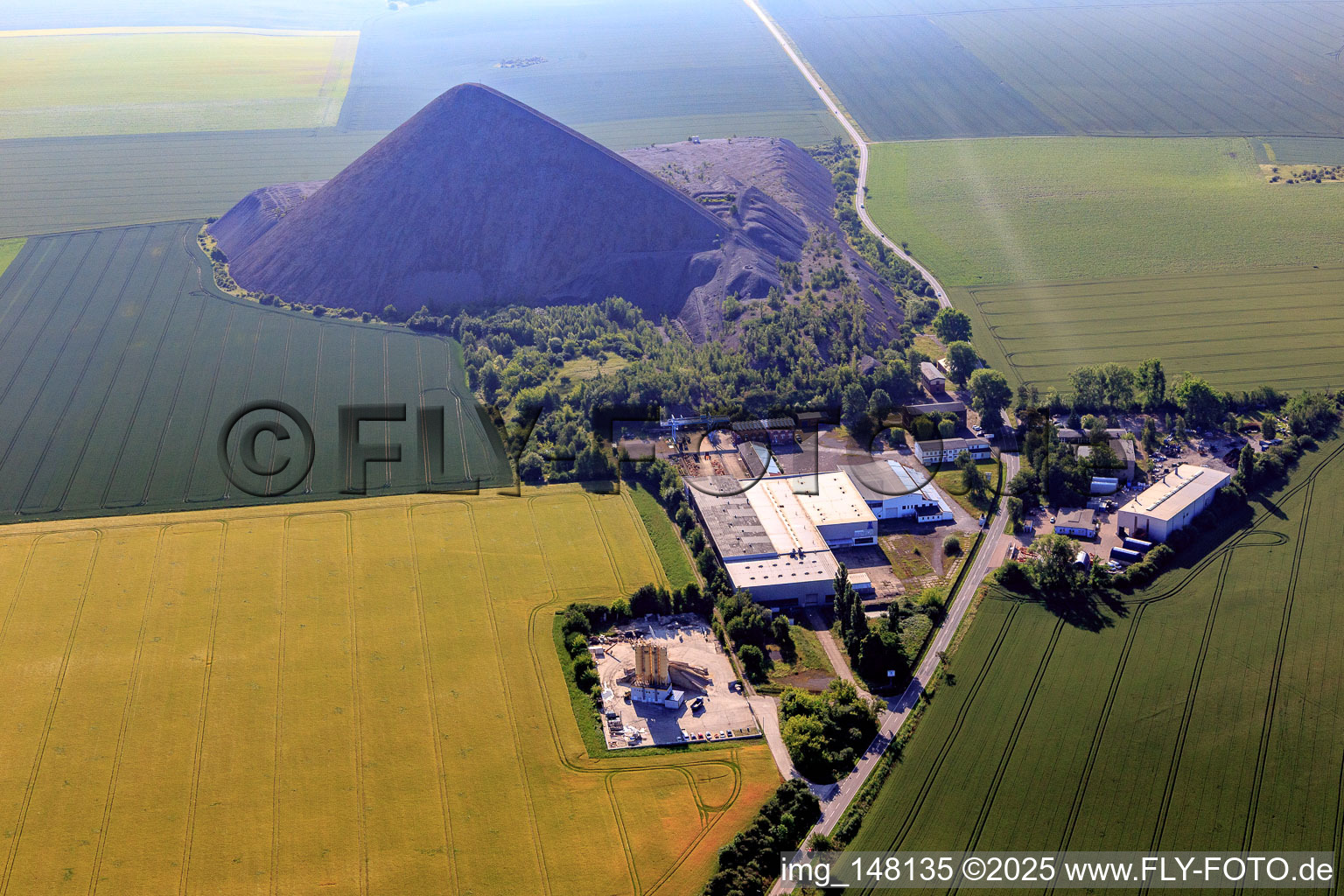 Ernst-Thälmann-Schacht in front of the pyramid of the Mansfelder Landes slate dump in the district Hübitz in Gerbstedt in the state Saxony-Anhalt, Germany