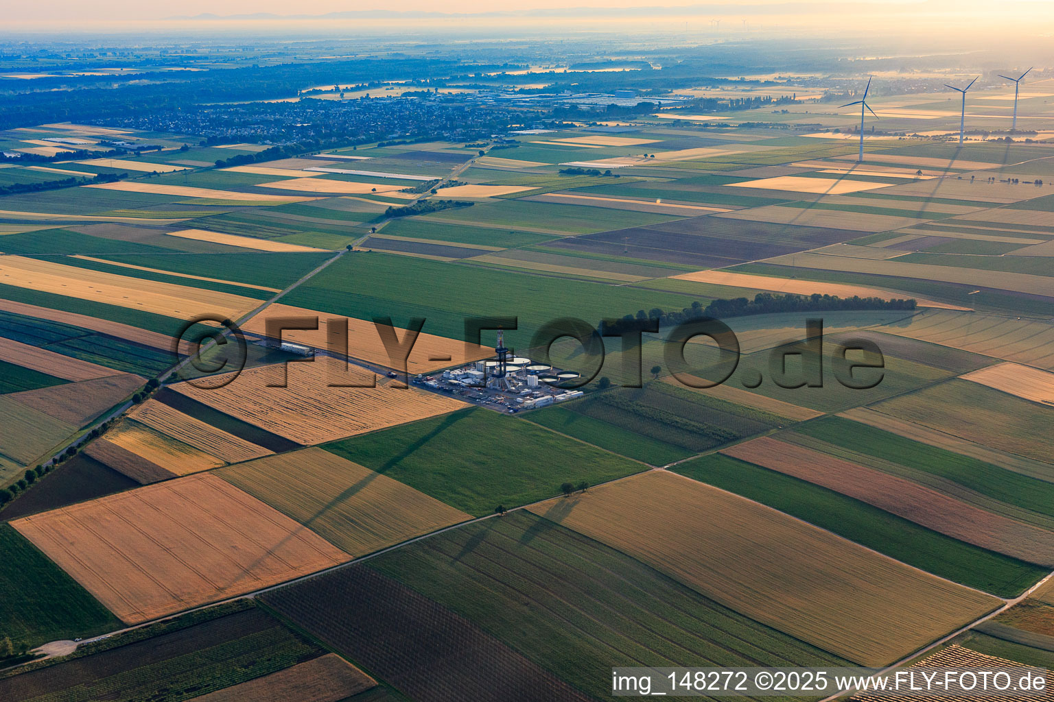 Drilling site of the deep drilling rig V20 of Vercana GmbH for Vulcan Energy at Schleidberg for the extraction of geothermal energy and lithium in Insheim in the state Rhineland-Palatinate, Germany out of the air