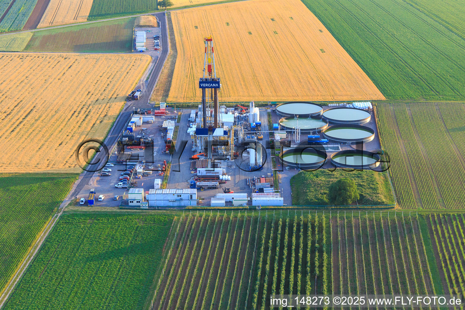 Drilling site of the deep drilling rig V20 of Vercana GmbH for Vulcan Energy at Schleidberg for the extraction of geothermal energy and lithium in Insheim in the state Rhineland-Palatinate, Germany seen from above
