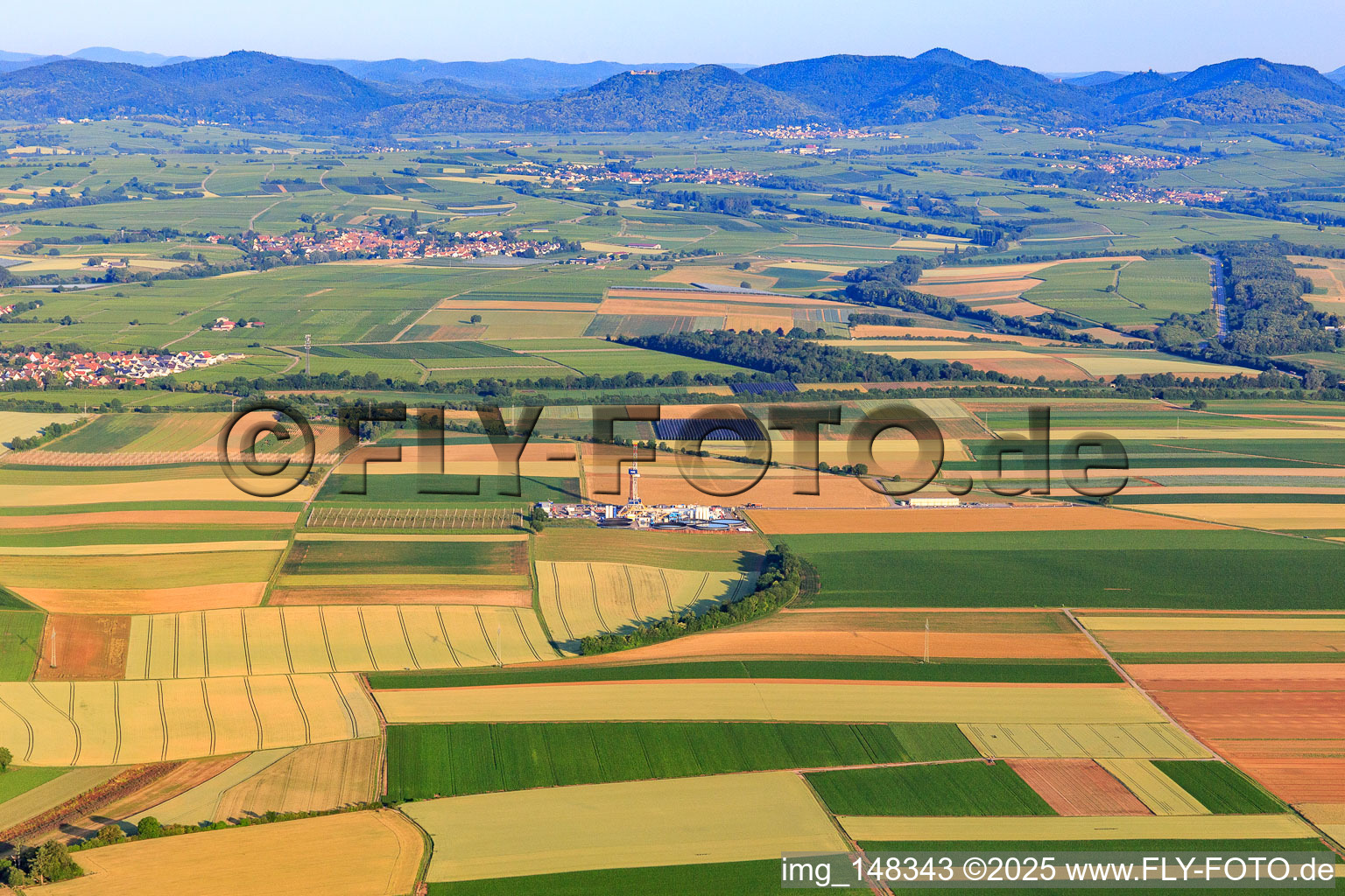 Drone image of Drilling site of the deep drilling rig V20 of Vercana GmbH for Vulcan Energy at Schleidberg for the extraction of geothermal energy and lithium in Insheim in the state Rhineland-Palatinate, Germany