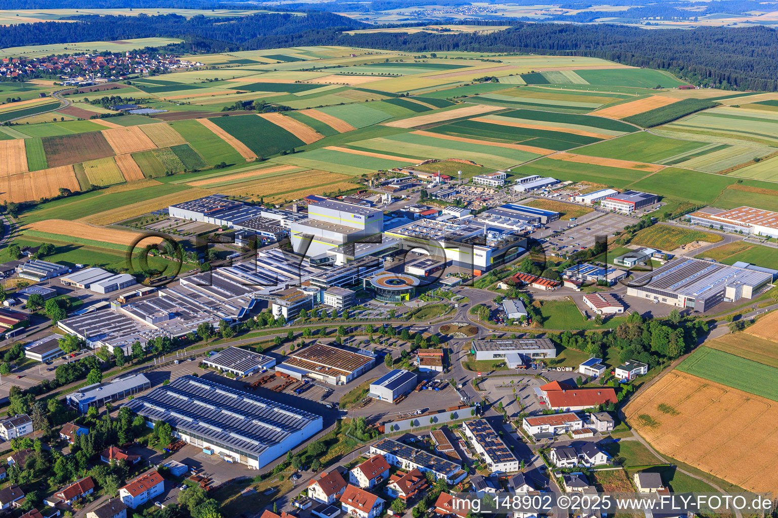 Aerial photograpy of Maybachstraße industrial park with Sülzle Stahlpartner GmbH, Flexco Europe GmbH, euroTECH Handling GmbH, chefbeschlag GmbH, MAFU Group, and Blickle Räder+Rollen GmbH u. Co. KG in Rosenfeld in the state Baden-Wuerttemberg, Germany