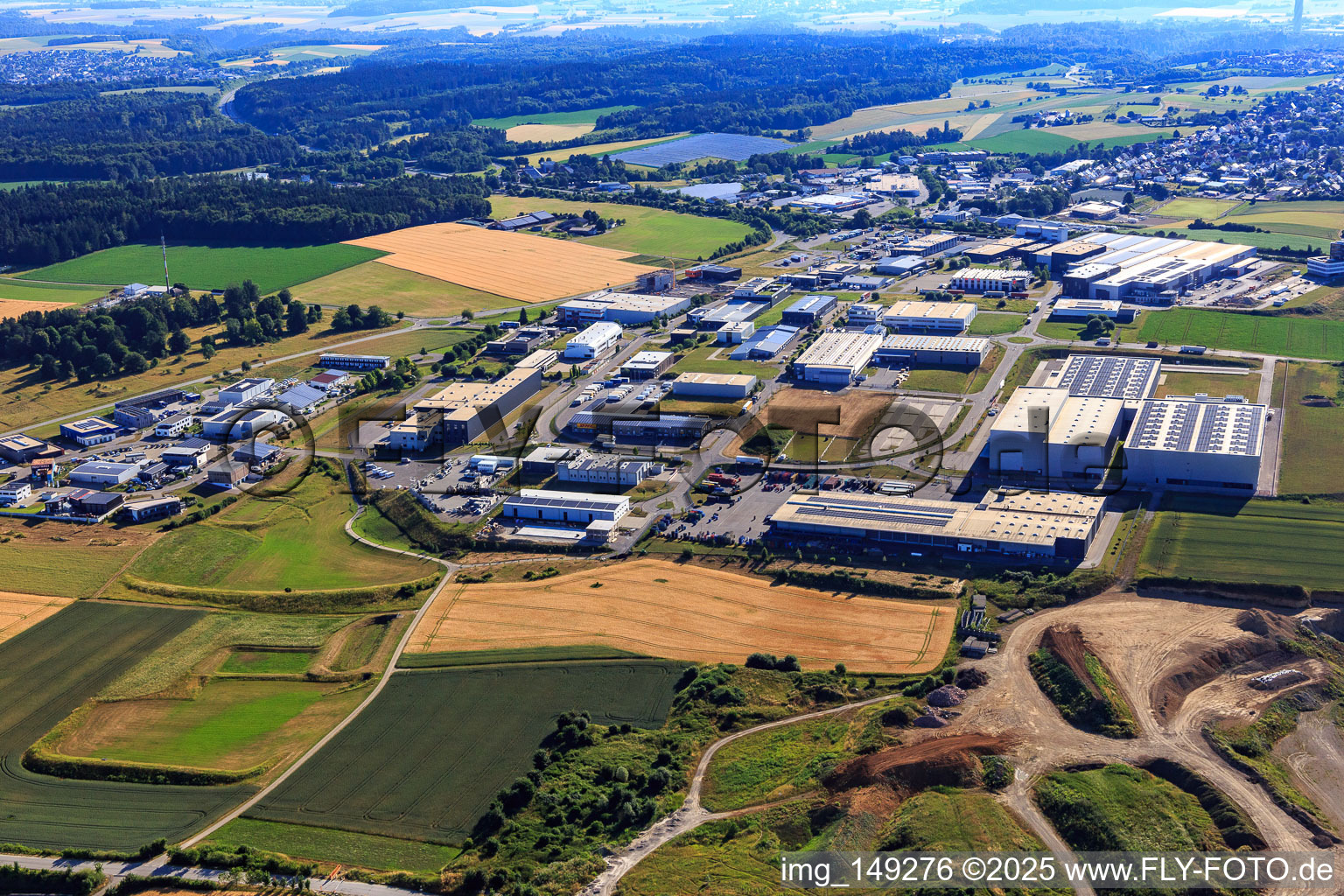 Aerial view of Schwarzwaldring/Albring industrial area with Maschinenfabrik Berthold Hermle AG, Bucher Stahlhandel GmbH, BAH Personaldienste GmbH, weisenburger bau GmbH, acp systems AG and ACI Systems GmbH and Müller Hydraulik GmbH in Zimmern ob Rottweil in the state Baden-Wuerttemberg, Germany