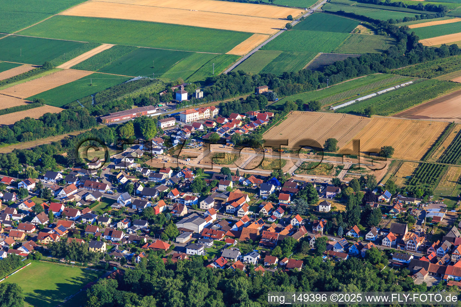 Development of the new development area Im Kirschgarten in Winden in the state Rhineland-Palatinate, Germany seen from above