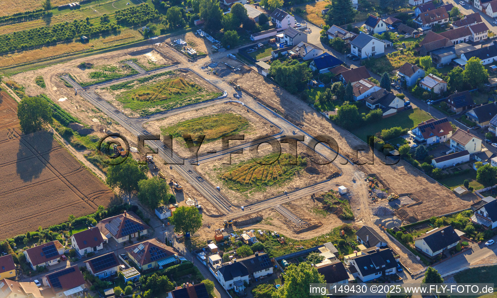 Bird's eye view of Development of the new development area Im Kirschgarten in Winden in the state Rhineland-Palatinate, Germany