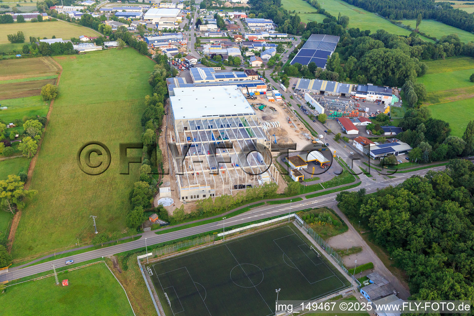 Oblique view of Construction site for the new logistics park of HANSAINVEST and DFI-Real-Estate Kandel after demolition of the OBI market in the district Minderslachen in Kandel in the state Rhineland-Palatinate, Germany