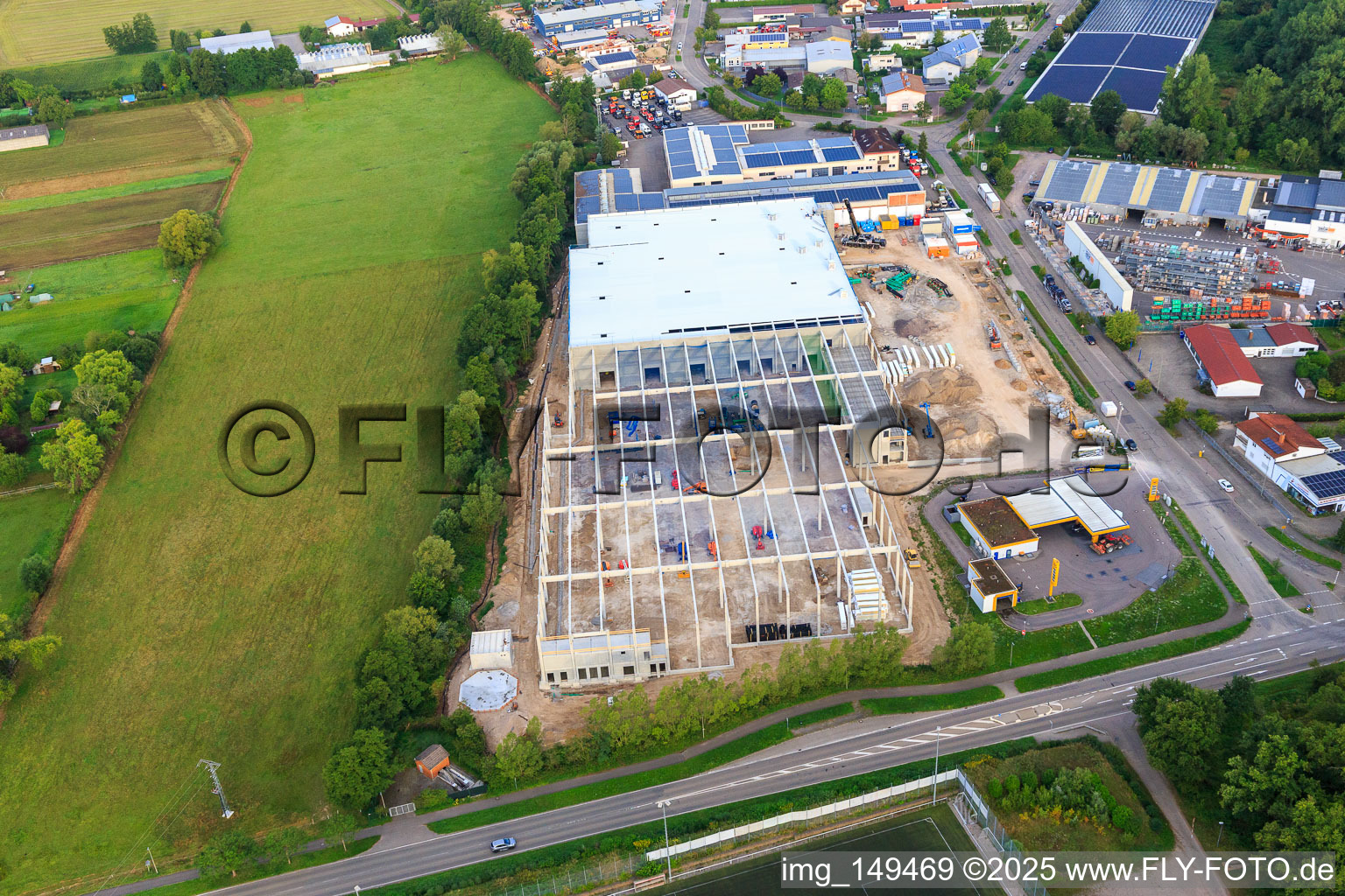 Construction site for the new logistics park of HANSAINVEST and DFI-Real-Estate Kandel after demolition of the OBI market in the district Minderslachen in Kandel in the state Rhineland-Palatinate, Germany from above