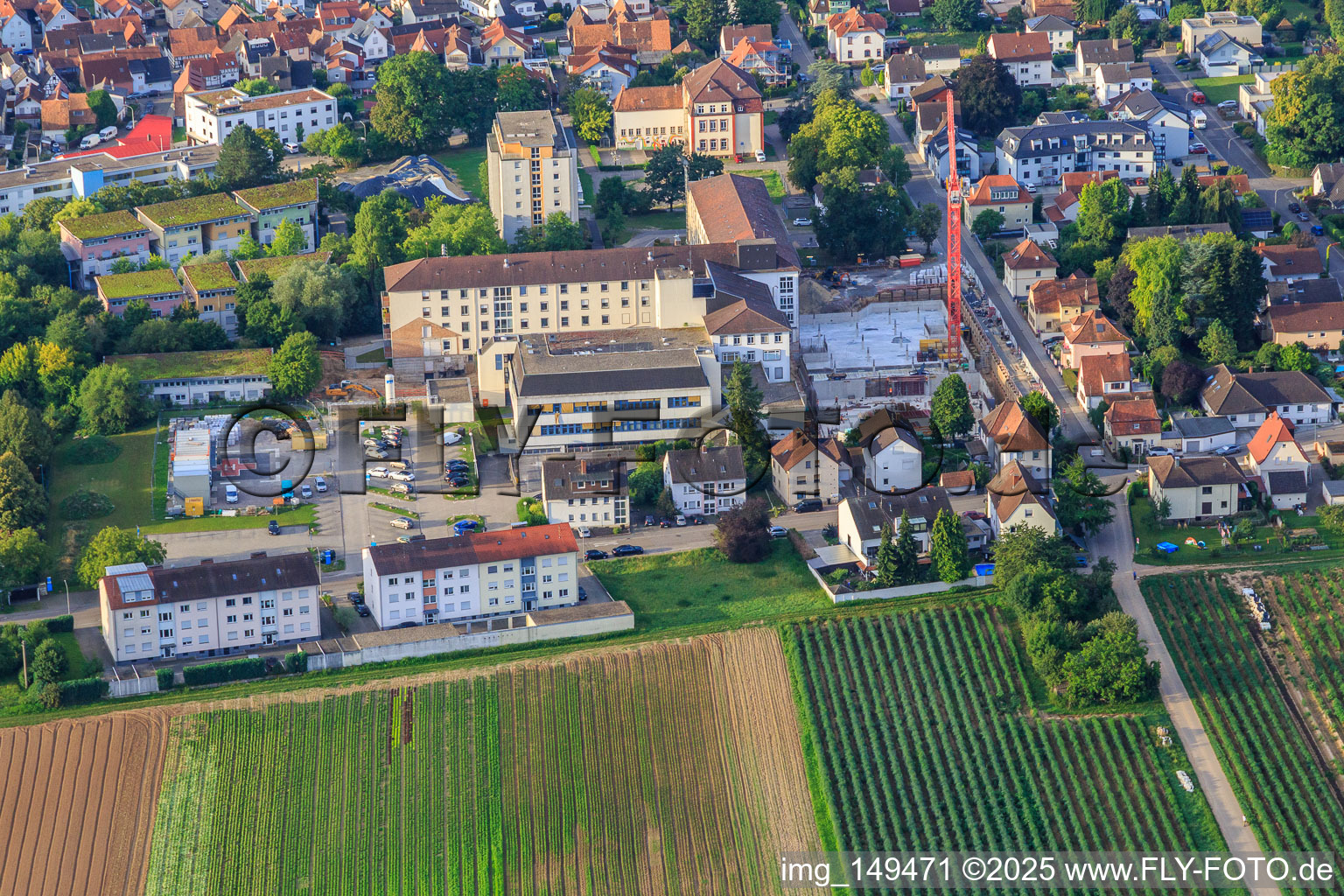 Oblique view of Construction site for the expansion of the Asklepios Südpfalzklinik Kandel in Kandel in the state Rhineland-Palatinate, Germany