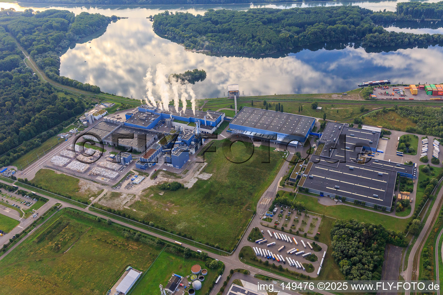 Aerial view of Steaming chimneys of the Palm GmbH & Co. KG paper mill | Plant Wörth am Rhein at the Wörth harbor from the northwest in Wörth am Rhein in the state Rhineland-Palatinate, Germany