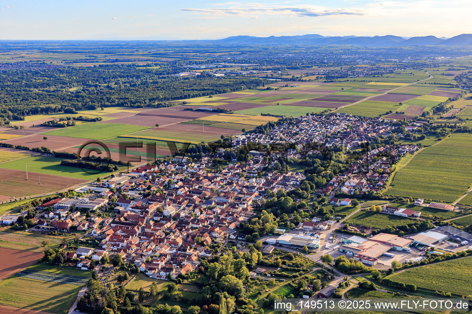 Evening view from the northeast in the district Niederhochstadt in Hochstadt in the state Rhineland-Palatinate, Germany