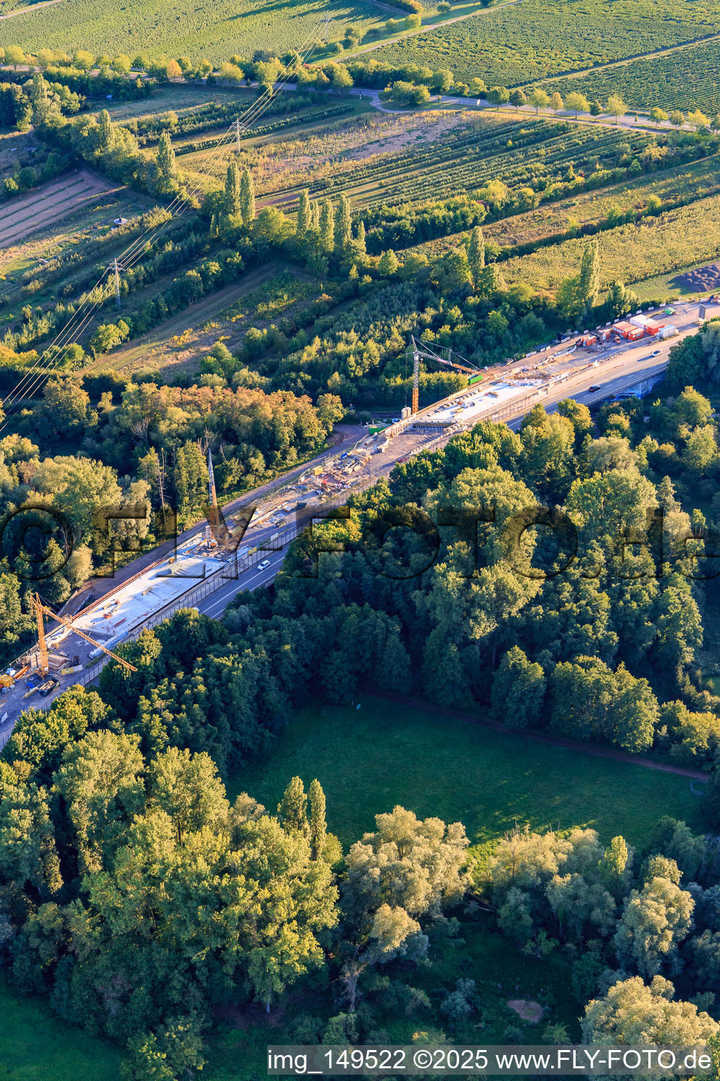 Permanent construction site for the four-lane expansion of the B10 in the district Godramstein in Landau in der Pfalz in the state Rhineland-Palatinate, Germany