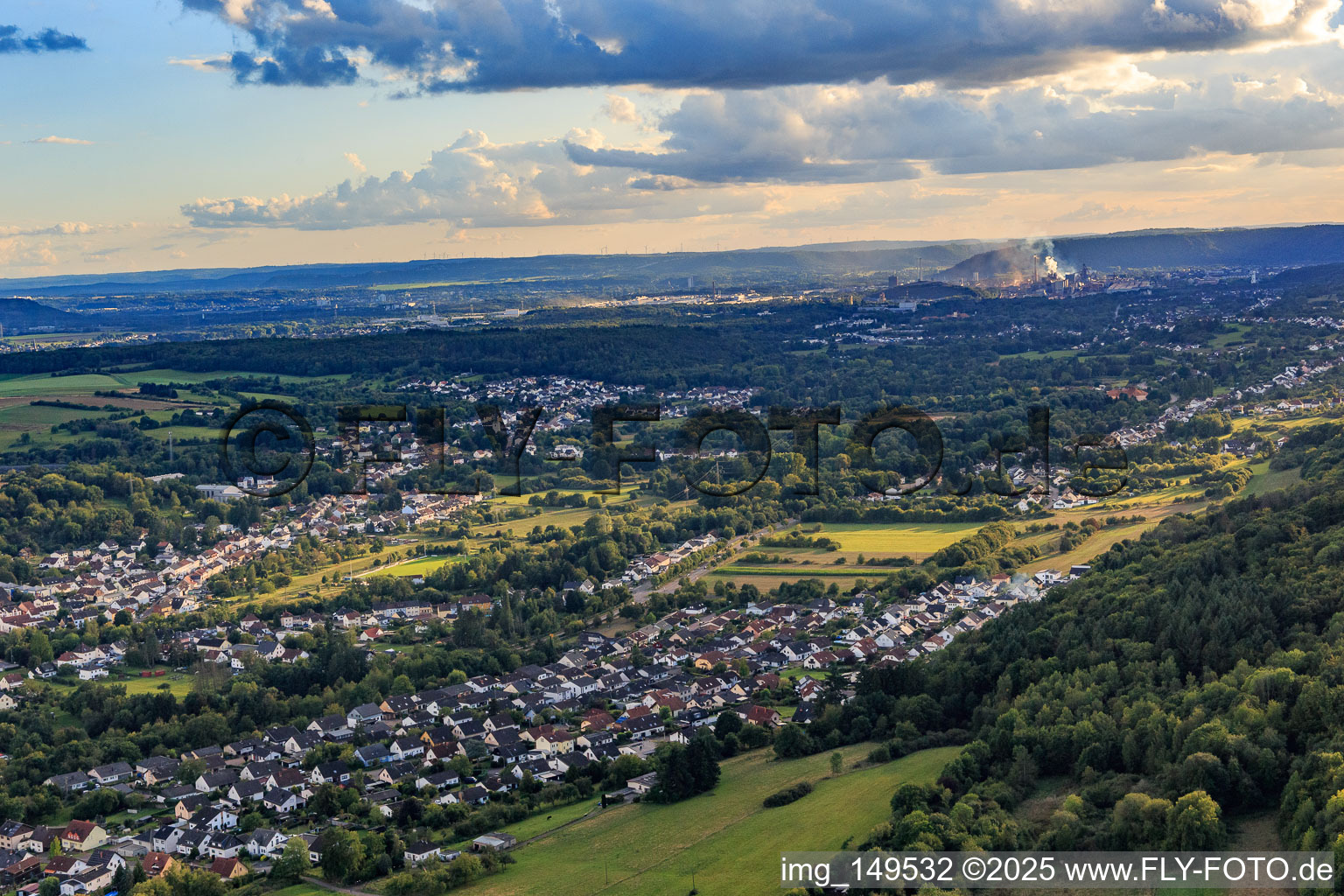 From the northeast in the district Körprich in Nalbach in the state Saarland, Germany