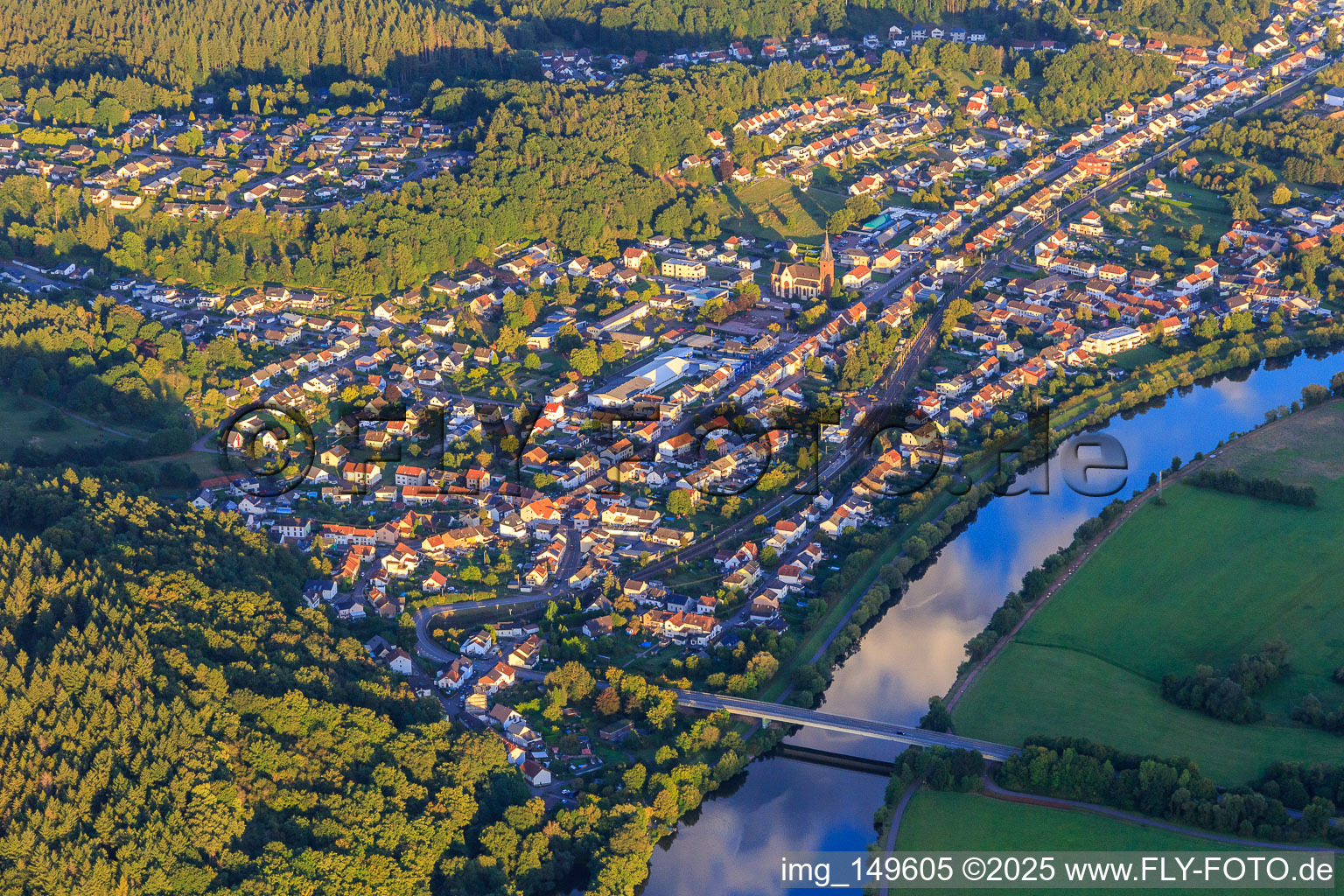 Aerial view of View of the town on the banks of the Saar from the northwest in the district Besseringen in Merzig in the state Saarland, Germany