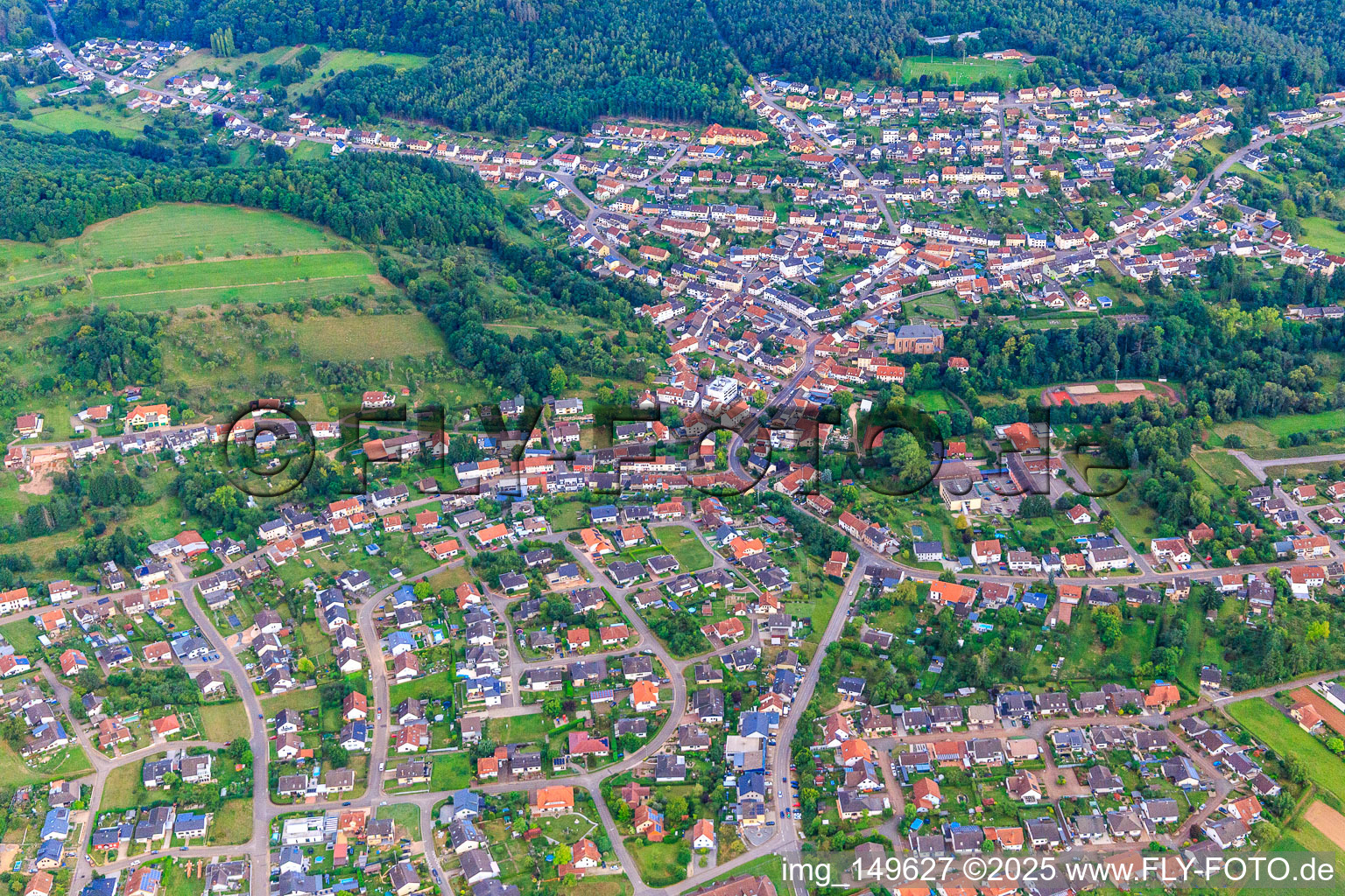 From the northwest in the district Düppenweiler in Beckingen in the state Saarland, Germany