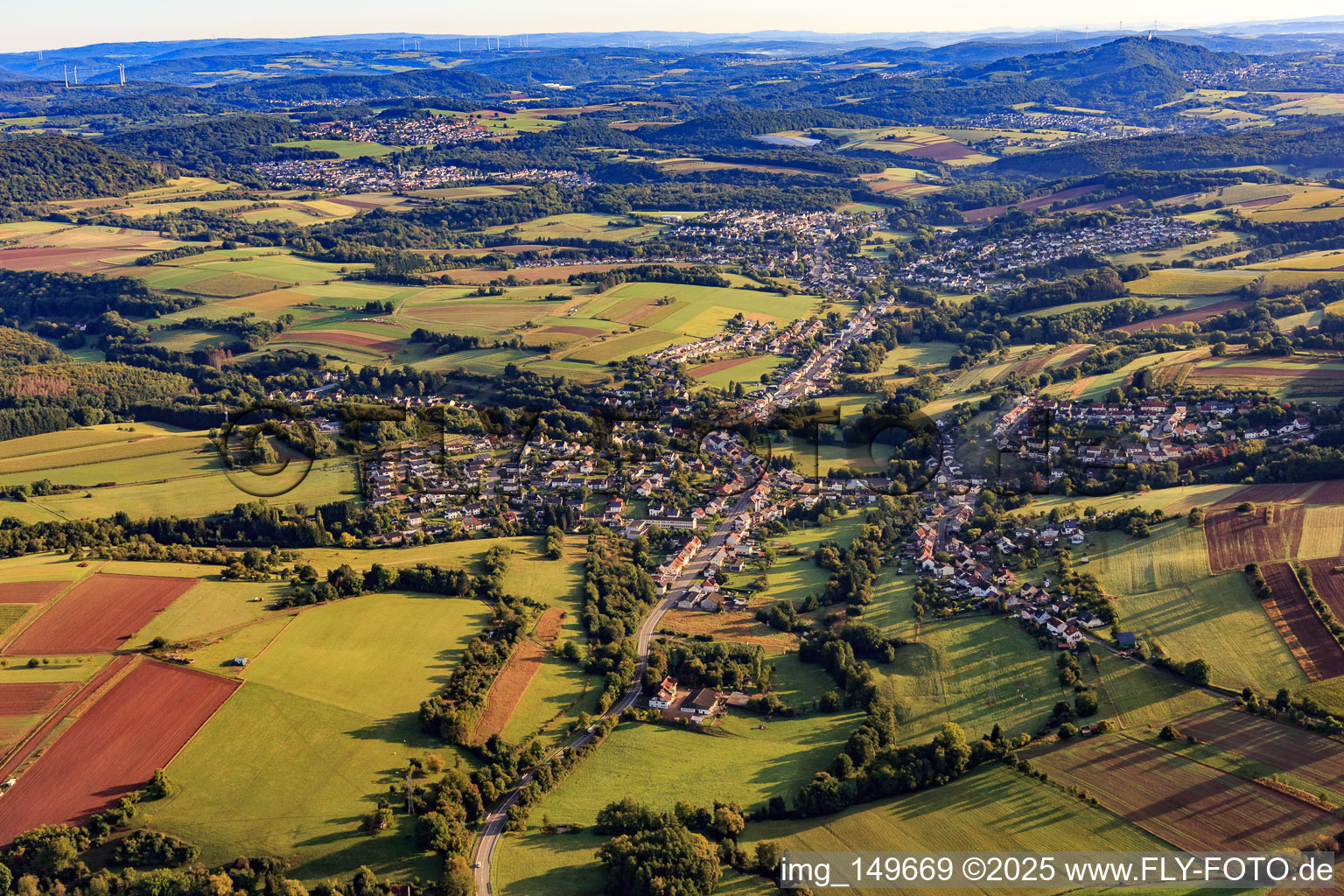 From the northwest in the district Bubach-Calmesweiler in Eppelborn in the state Saarland, Germany