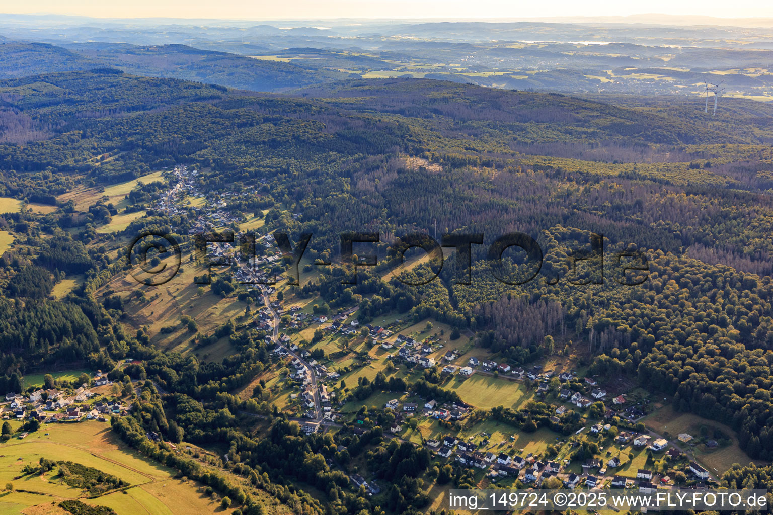 From the southwest in the district Zinsershütten in Neuhütten in the state Rhineland-Palatinate, Germany