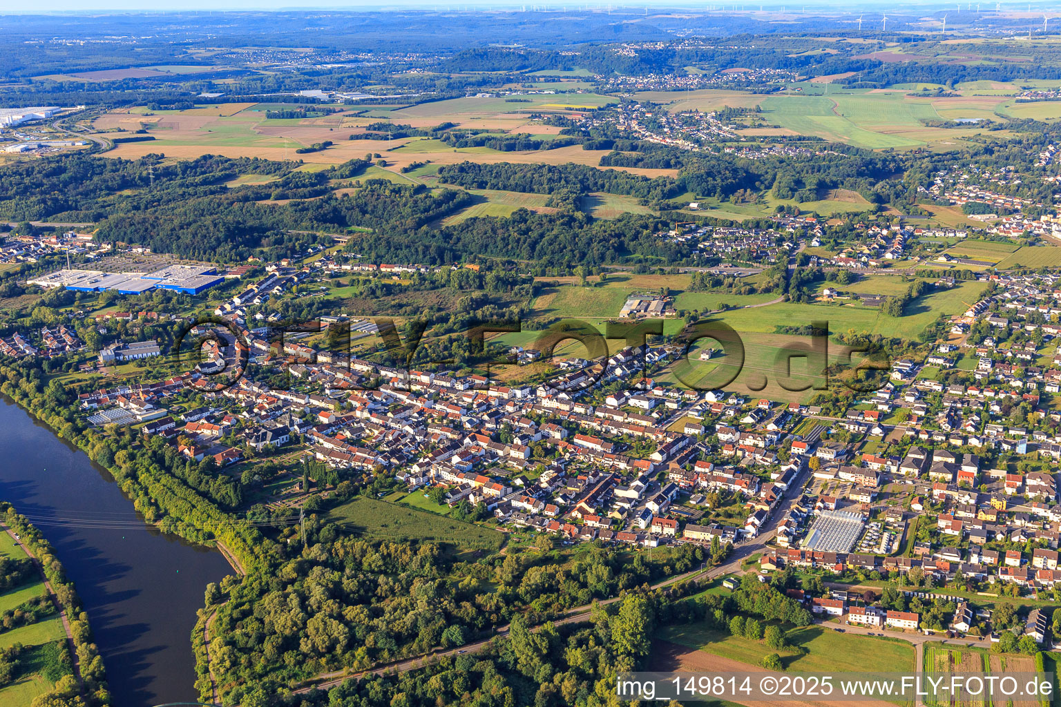 From the northwest in the district Lisdorf in Saarlouis in the state Saarland, Germany