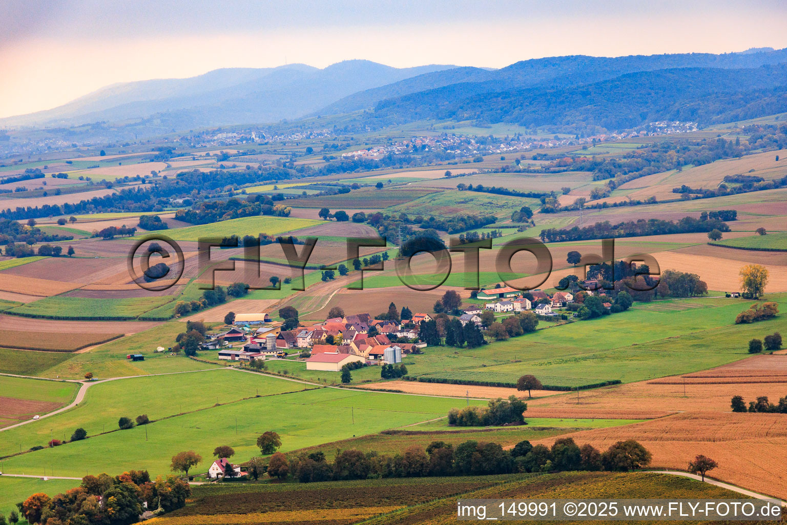 From the northeast in the district Deutschhof in Kapellen-Drusweiler in the state Rhineland-Palatinate, Germany