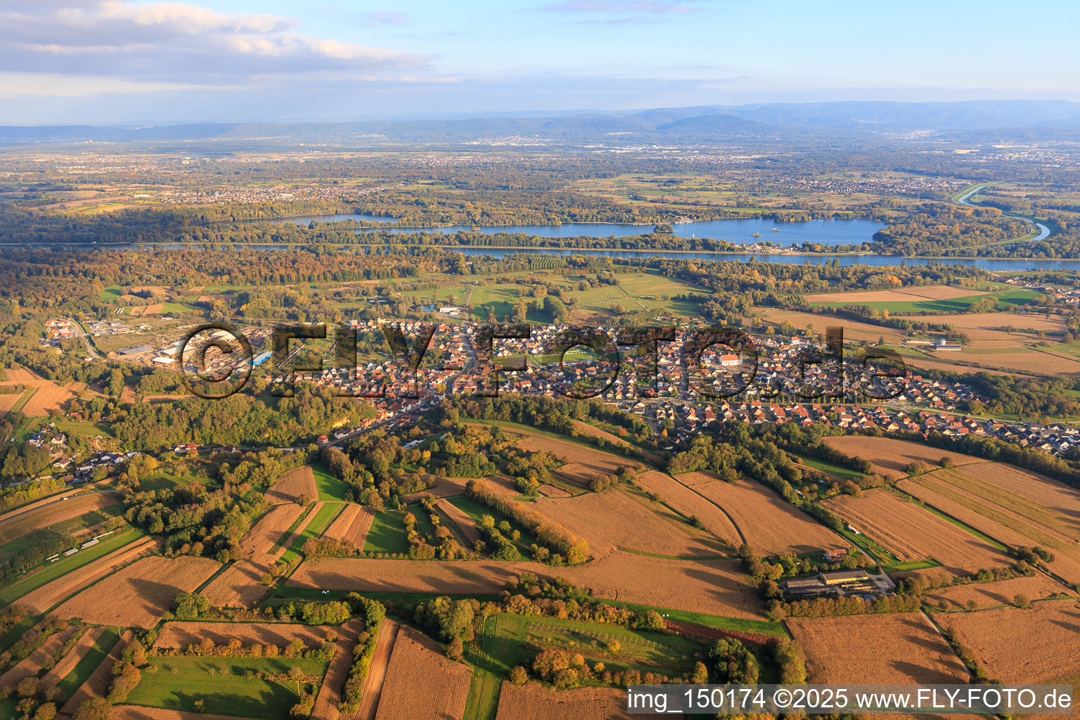 From the northwest in Mothern in the state Bas-Rhin, France