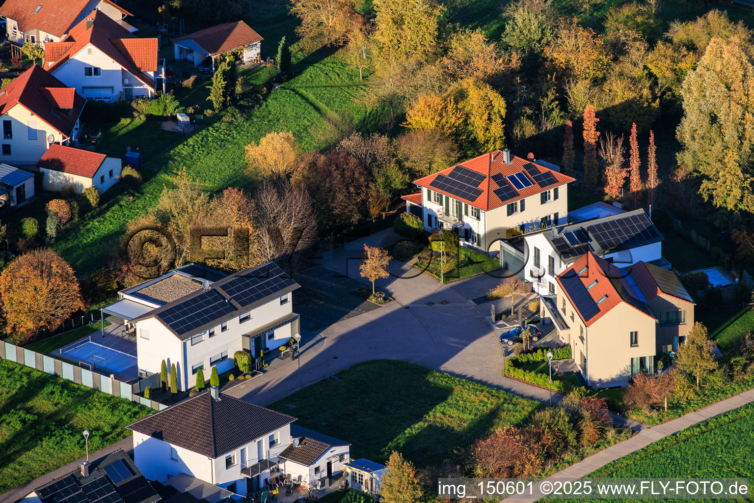 Single-family houses at the cul-de-sac of Am Pfarrgarten in Zeiskam in the state Rhineland-Palatinate, Germany