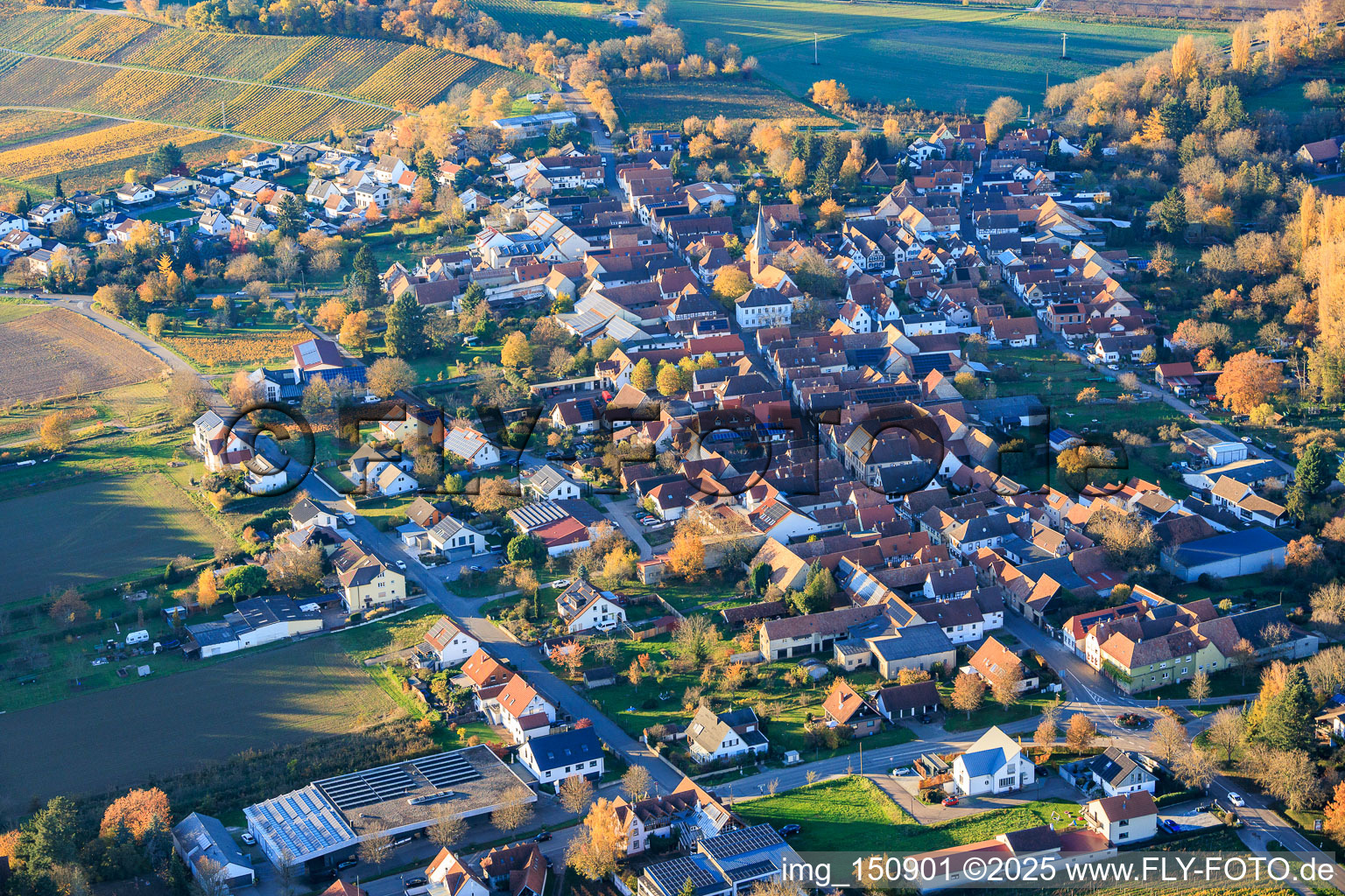 Aerial view of From the southeast in the district Heuchelheim in Heuchelheim-Klingen in the state Rhineland-Palatinate, Germany