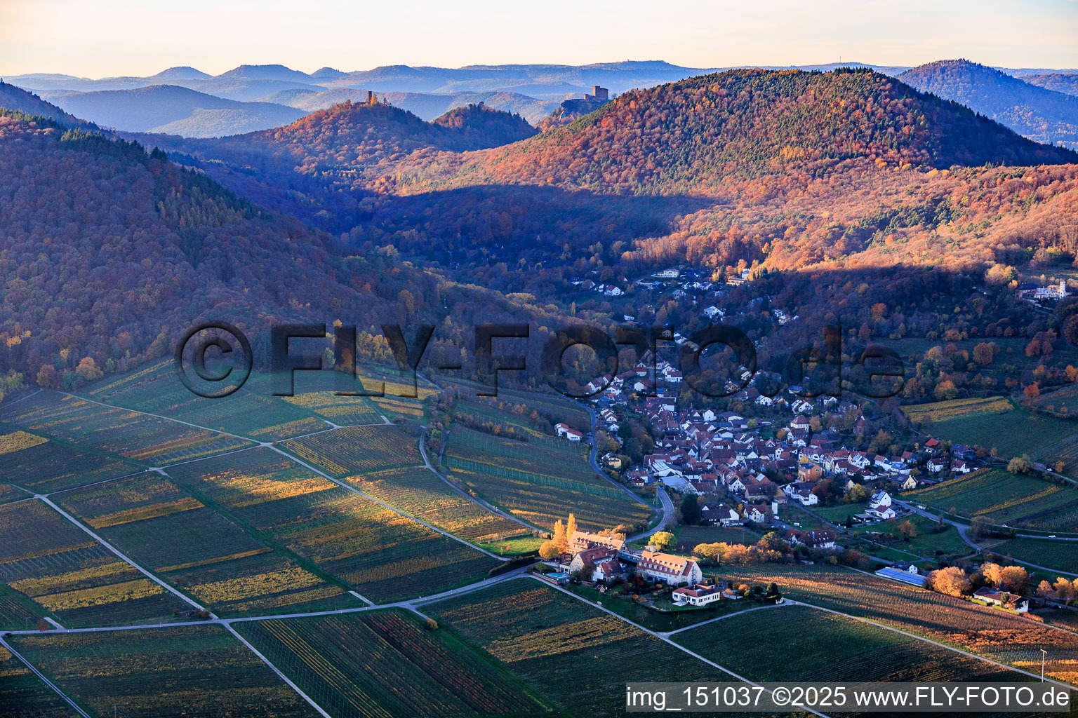 From the southeast in Leinsweiler in the state Rhineland-Palatinate, Germany