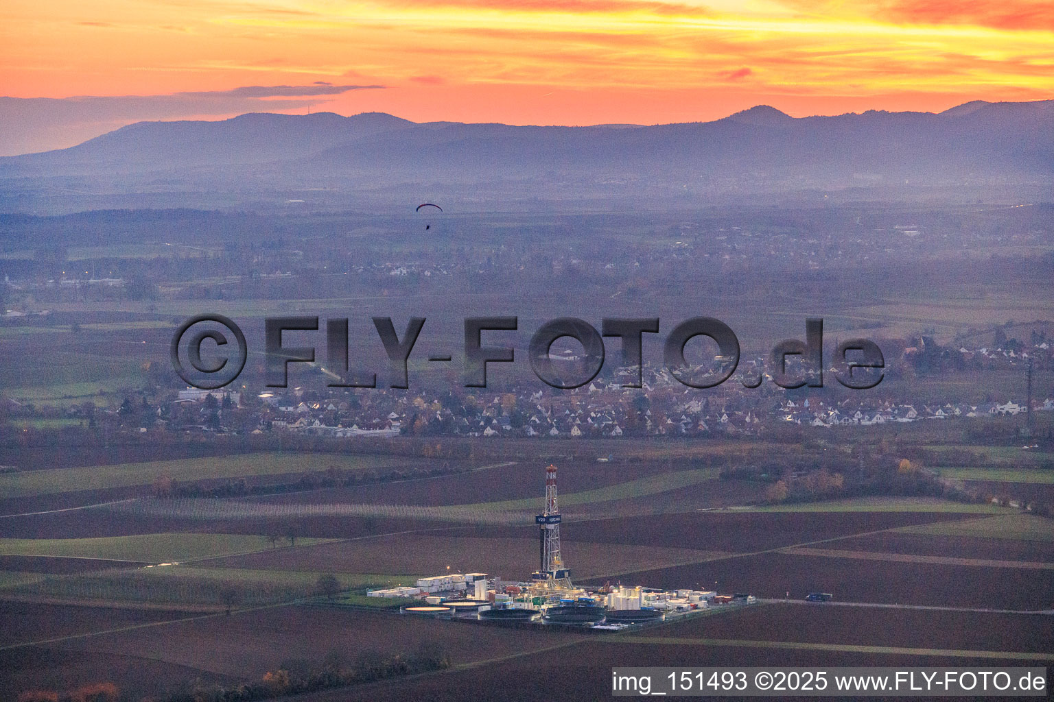 Vulcan Energy's V20 deep drilling site in the evening light at Schleidberg for the extraction of geothermal energy and lithium in Insheim in the state Rhineland-Palatinate, Germany