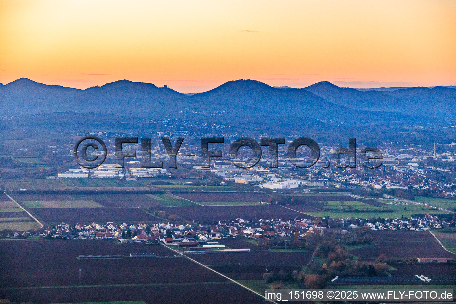 From the east in the district Mörlheim in Landau in der Pfalz in the state Rhineland-Palatinate, Germany