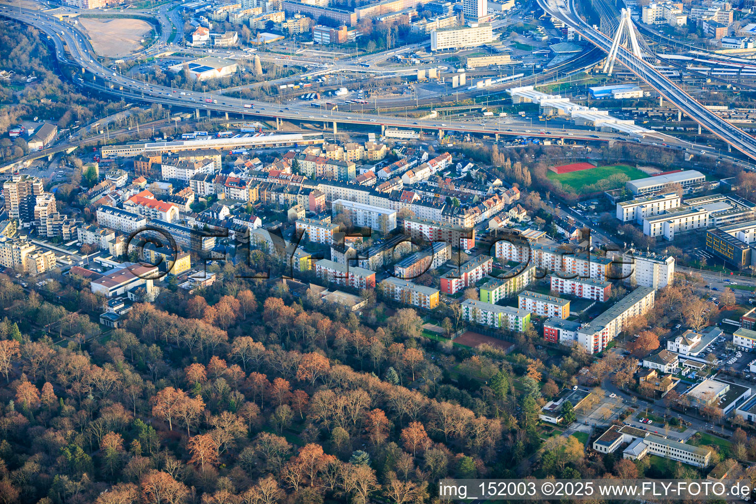 Valentin-Bauer-Siedlung beyond the main cemetery on Burgundenstrasse in the district West in Ludwigshafen am Rhein in the state Rhineland-Palatinate, Germany