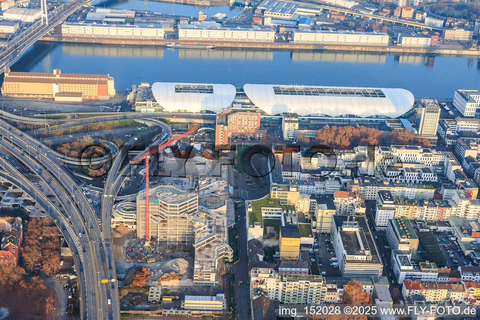 Bird's eye view of Partially demolished former Ludwigshafen town hall in the former town hall center on the still-to-be-demolished elevated highway (B44) in the district Mitte in Ludwigshafen am Rhein in the state Rhineland-Palatinate, Germany