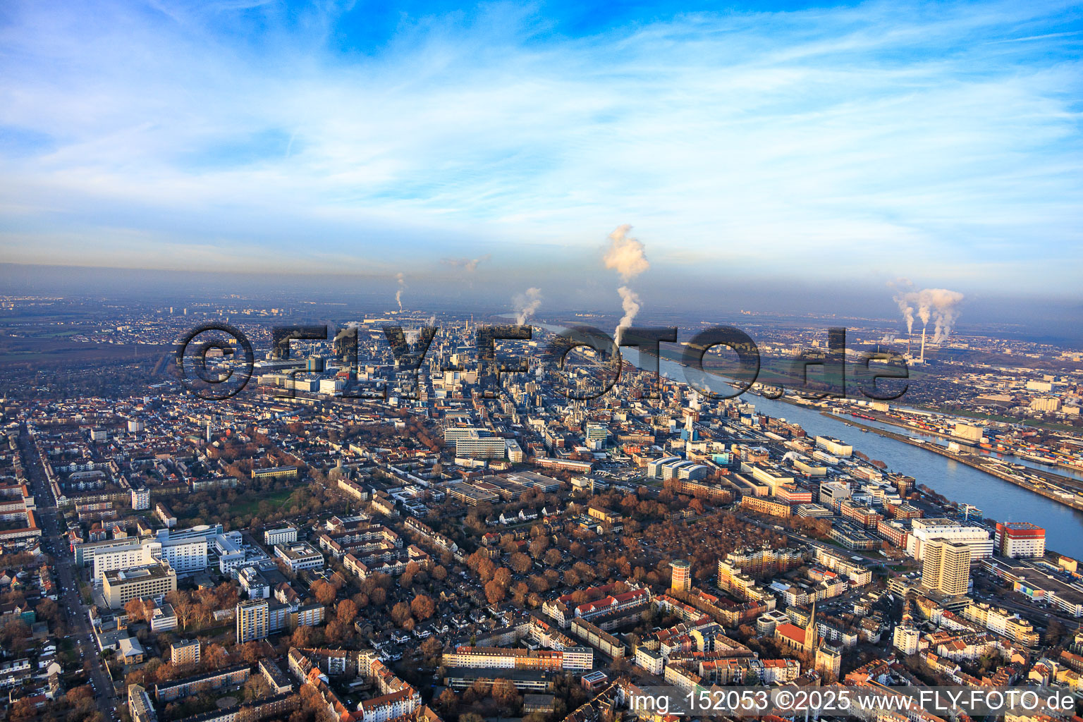 Chemical plant BASF on the Rhine from the south in the district BASF in Ludwigshafen am Rhein in the state Rhineland-Palatinate, Germany