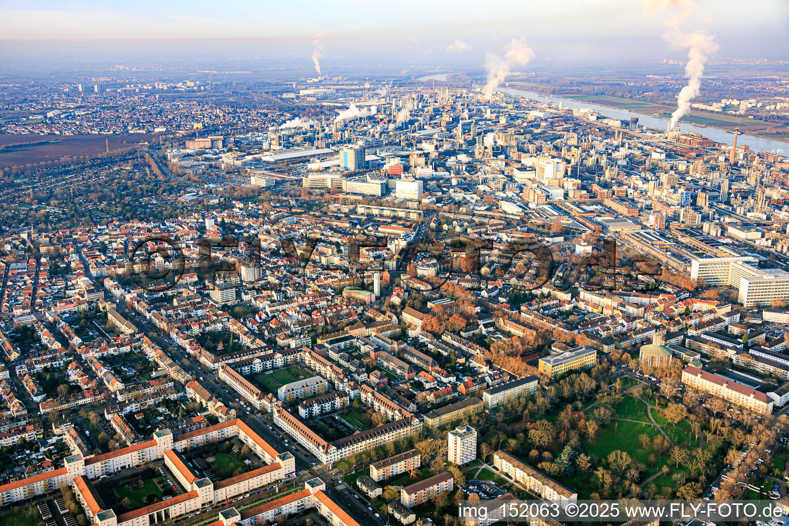 District overview including Alwin-Mittasch-Park in the district Friesenheim in Ludwigshafen am Rhein in the state Rhineland-Palatinate, Germany