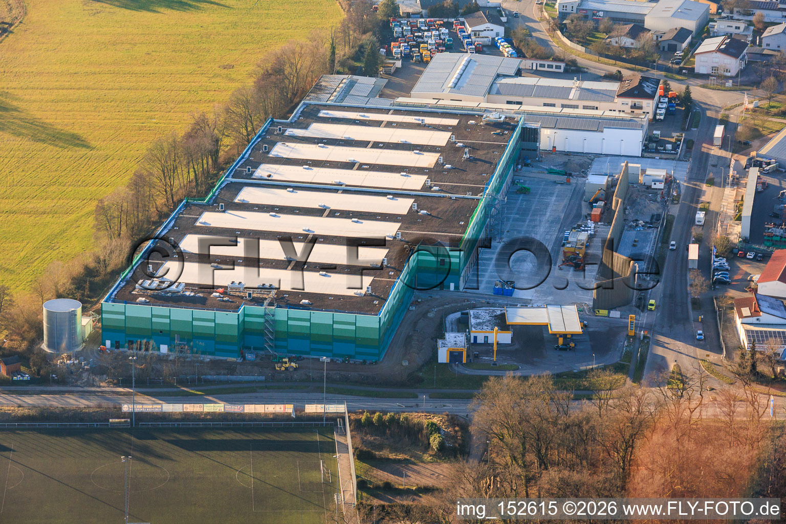 Oblique view of New construction of the logistics park by HANSAINVEST and DFI-Real-Estate Kandel for FRISCHEPLATTFORM SÜDWEST of Gemüsering Stuttgart GmbH in Wörth am Rhein in the state Rhineland-Palatinate, Germany