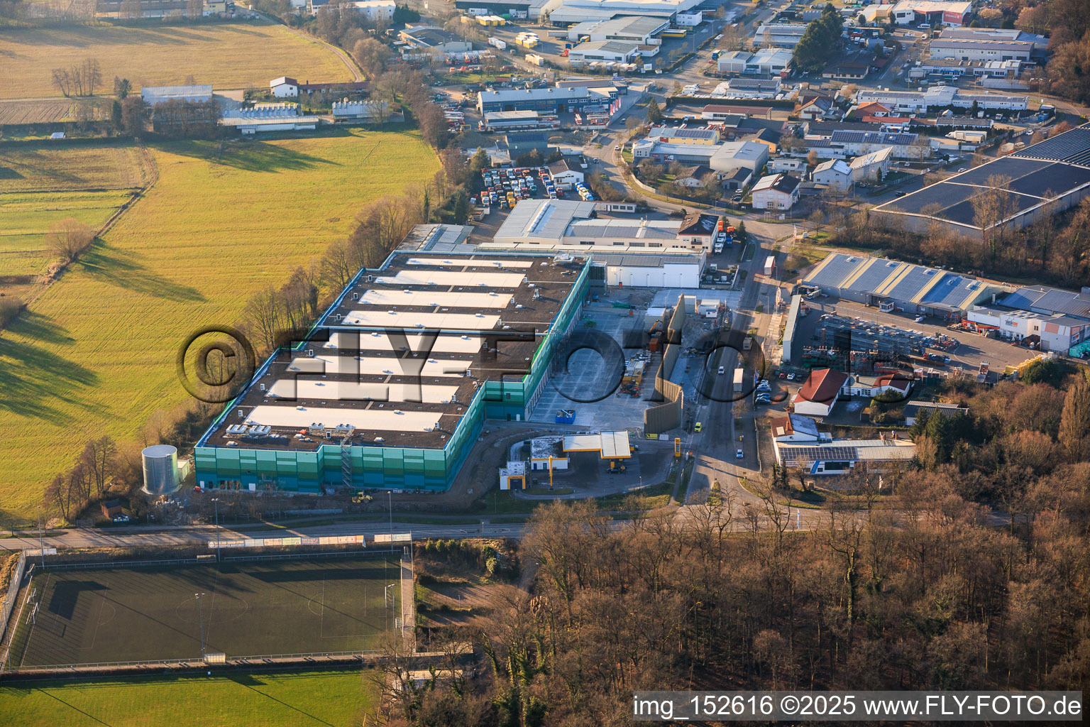 New construction of the logistics park by HANSAINVEST and DFI-Real-Estate Kandel for FRISCHEPLATTFORM SÜDWEST of Gemüsering Stuttgart GmbH in Wörth am Rhein in the state Rhineland-Palatinate, Germany from above