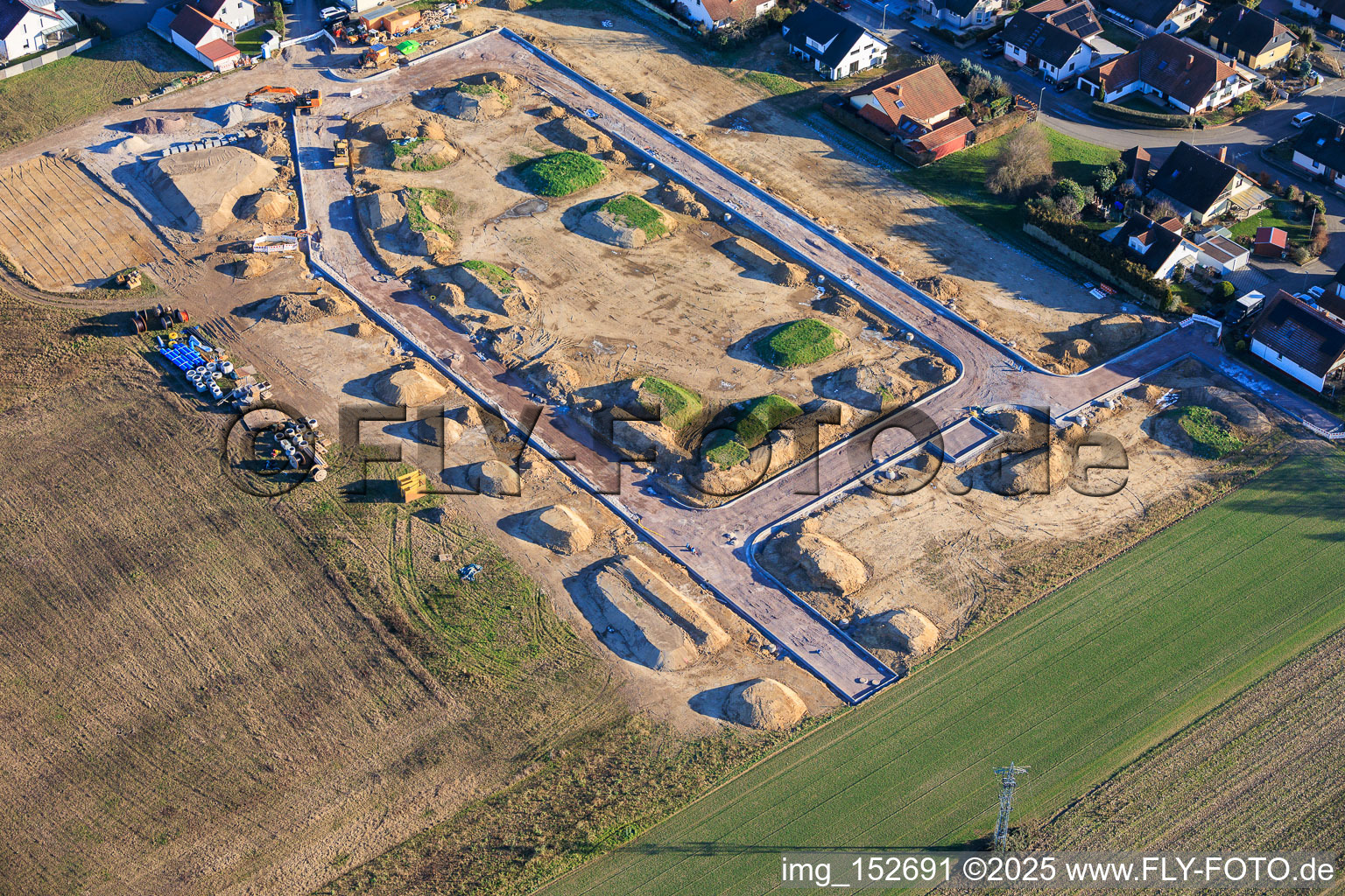 New development area "In den Kieseläckern II" under development in Herxheimweyher in the state Rhineland-Palatinate, Germany from above