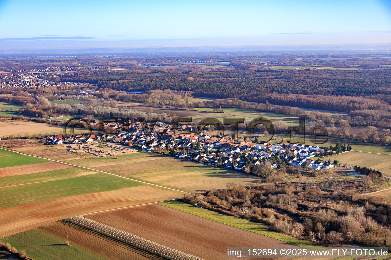 From the northwest in Herxheimweyher in the state Rhineland-Palatinate, Germany