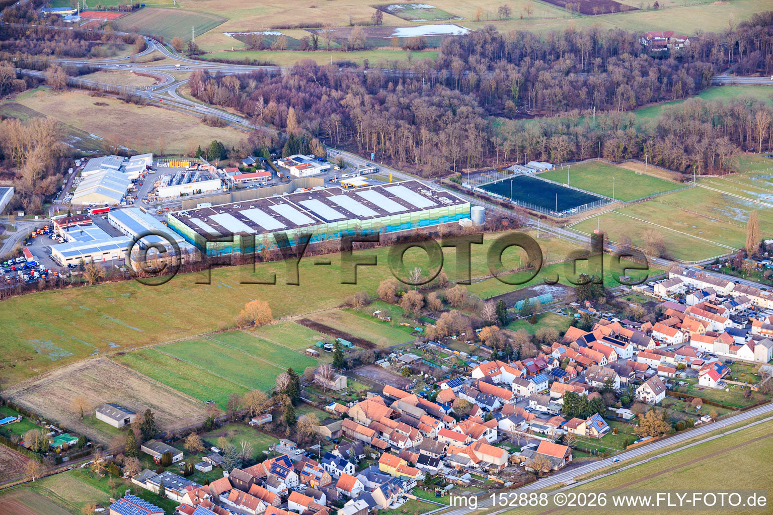 Almost completed new building of the logistics park by HANSAINVEST and DFI-Real-Estate Kandel for FRISCHEPLATTFORM SÜDWEST of Gemüsering Stuttgart GmbH in the district Minderslachen in Kandel in the state Rhineland-Palatinate, Germany