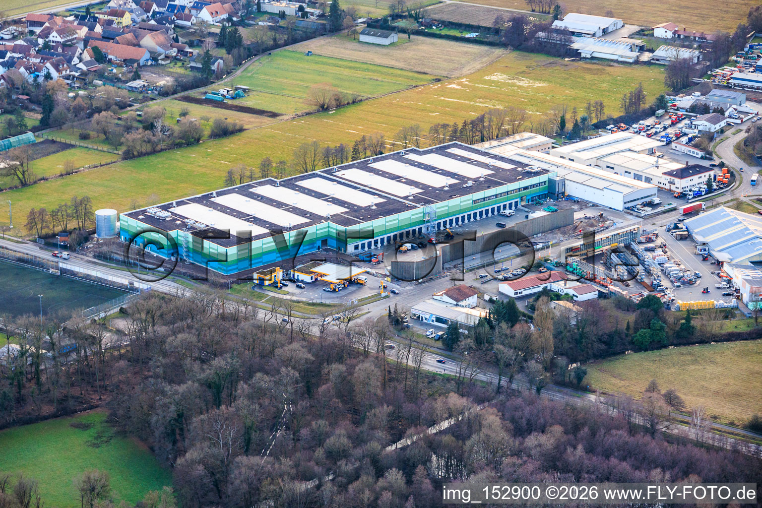 Aerial view of Almost completed new building of the logistics park by HANSAINVEST and DFI-Real-Estate Kandel for FRISCHEPLATTFORM SÜDWEST of Gemüsering Stuttgart GmbH in the district Minderslachen in Kandel in the state Rhineland-Palatinate, Germany