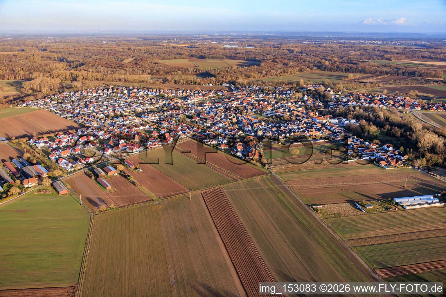 From the west in Hördt in the state Rhineland-Palatinate, Germany
