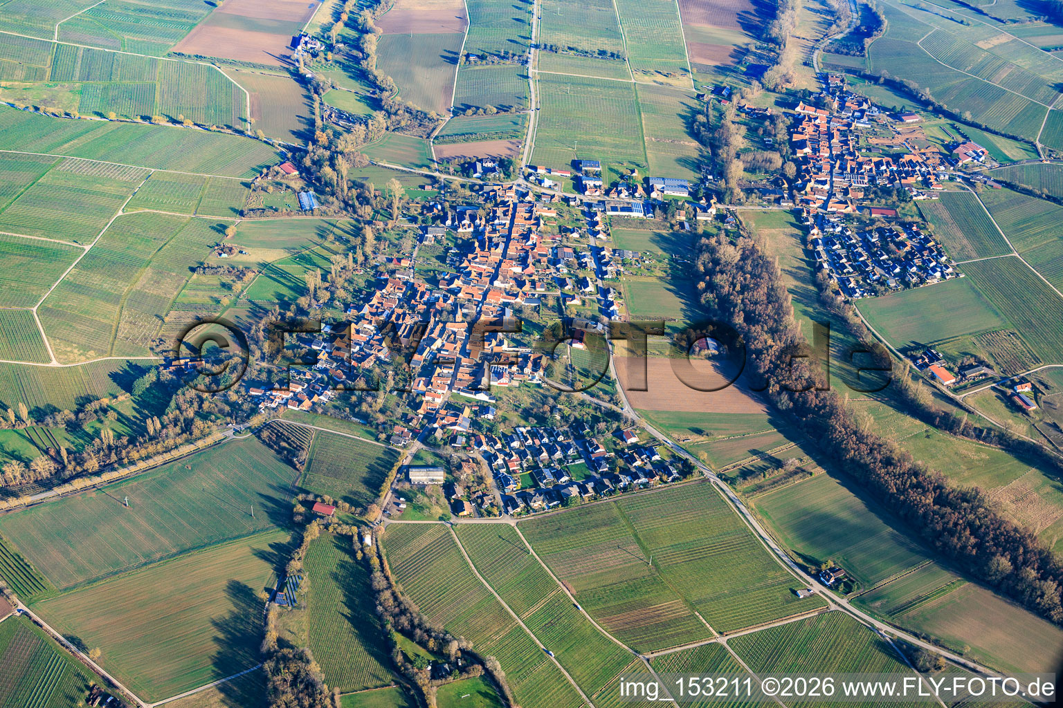 Village view from the northwest in the district Heuchelheim in Heuchelheim-Klingen in the state Rhineland-Palatinate, Germany