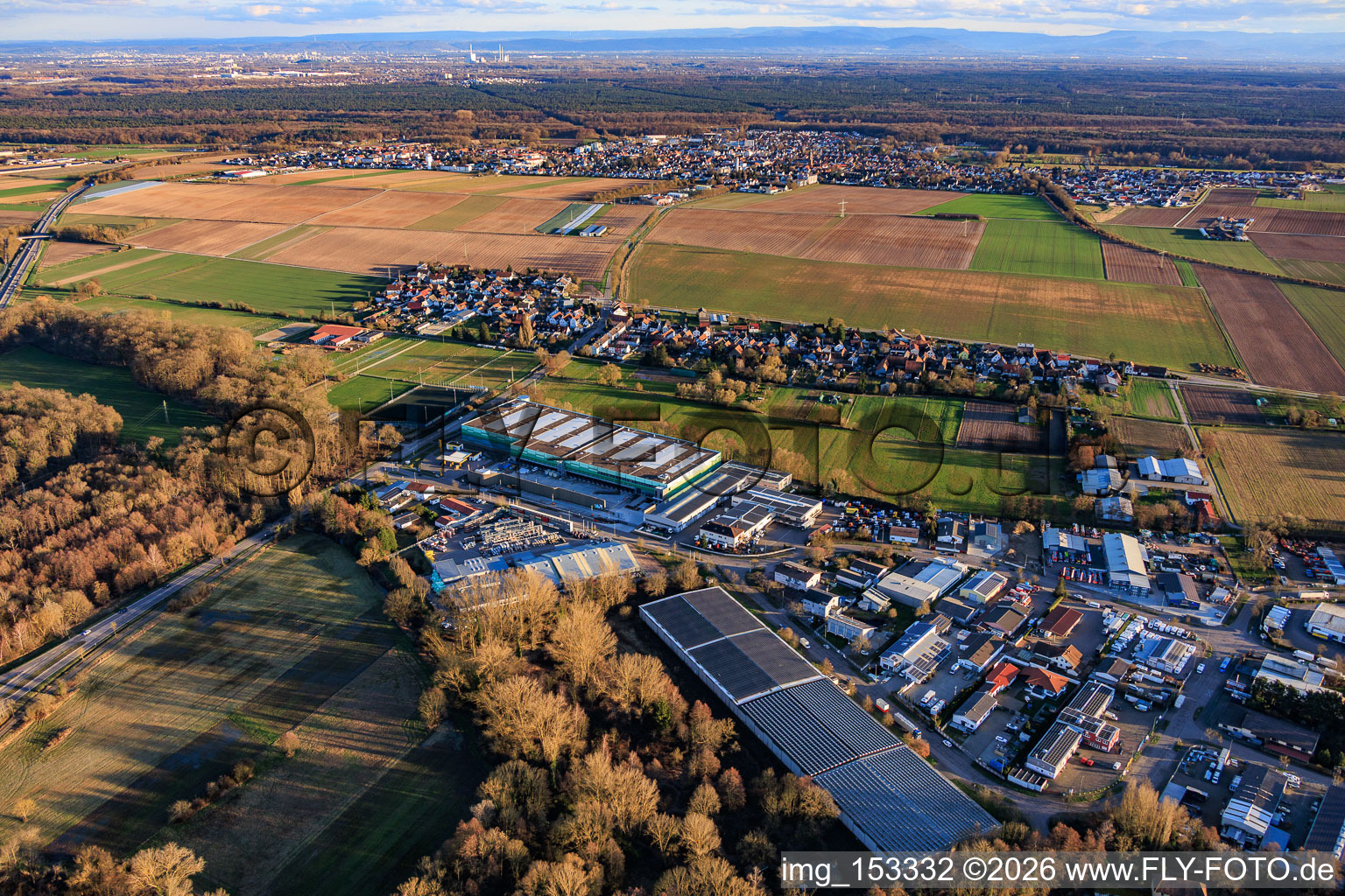 Bird's eye view of Almost completed new building of the logistics park by HANSAINVEST and DFI-Real-Estate Kandel for FRISCHEPLATTFORM SÜDWEST of Gemüsering Stuttgart GmbH in the district Minderslachen in Kandel in the state Rhineland-Palatinate, Germany