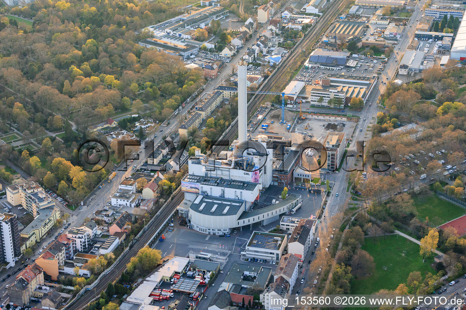 Industriestr with GML – Gemeinschafts-Müllheizkraftwerk Ludwigshafen GmbH in the district Hemshof in Ludwigshafen am Rhein in the state Rhineland-Palatinate, Germany