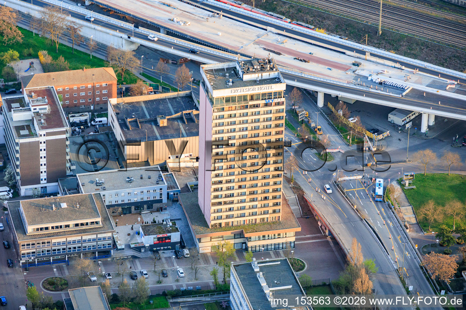 Excelsior Hotel Ludwigshafen high-rise building in the district Mitte in Ludwigshafen am Rhein in the state Rhineland-Palatinate, Germany