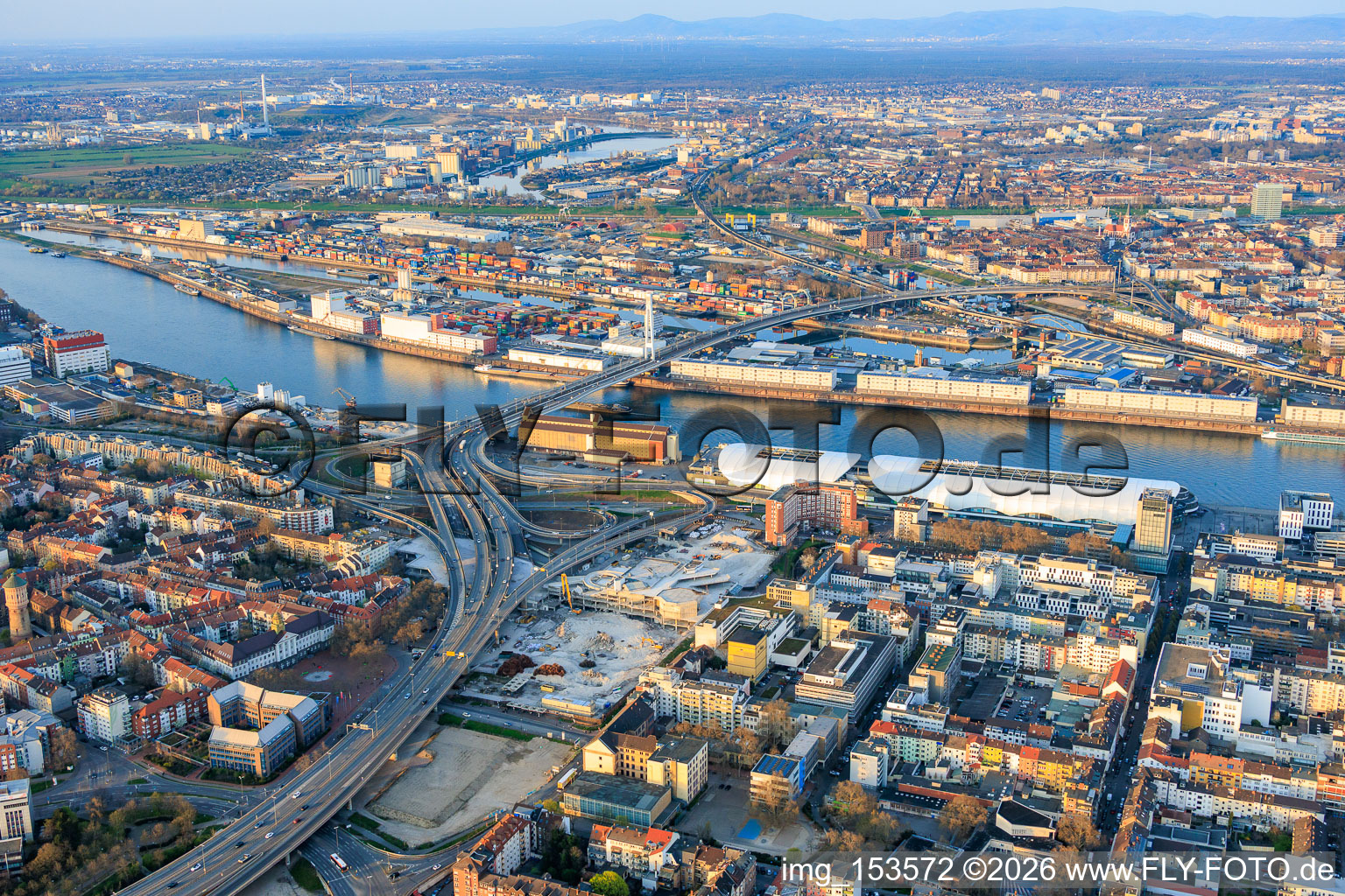 From the west in the district Mitte in Ludwigshafen am Rhein in the state Rhineland-Palatinate, Germany