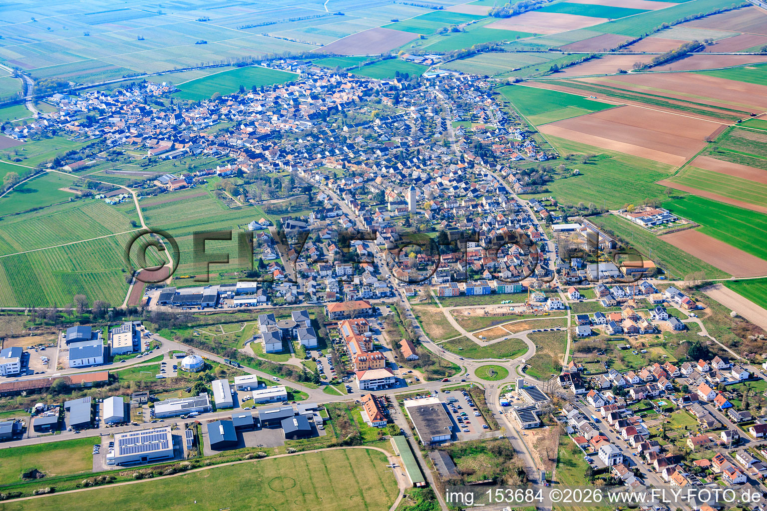 From the northeast in the district Lachen in Neustadt an der Weinstraße in the state Rhineland-Palatinate, Germany