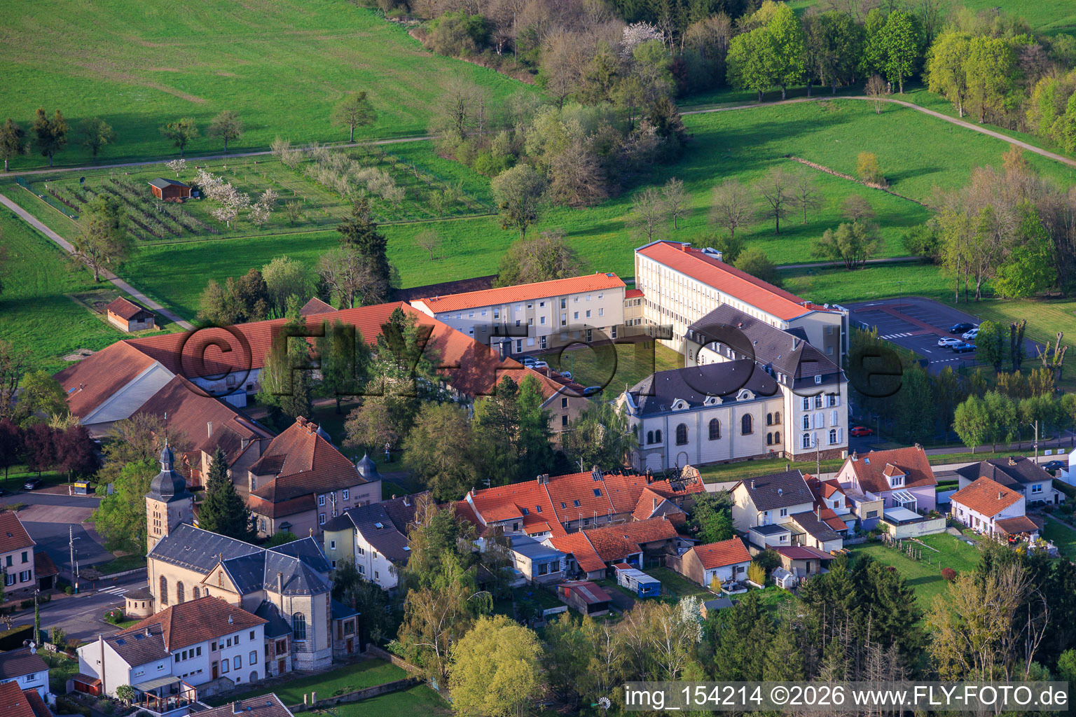 Clos du Chateau Festival Hall, Mayor's Office and Primary School in Neufgrange in the state Moselle, France